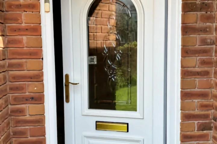 customer struggling to lock their uPVC door