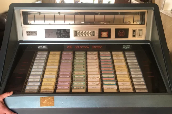 Leigh’s Locksmiths Bridgend in Porthcawl with an unexpected Juke box key lock issue